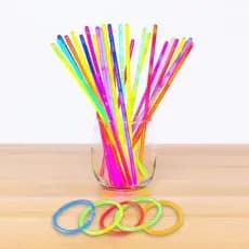 Kit 100 Pulseiras Neon Coloridas Fluorescentes Brilham no Escuro Festa Balada Eventos Infantil
