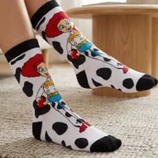 Meia Divertida Jessie Toy Story Personagens Cano Alto Estampa Vaquinha Caubói Pixar