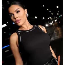 Regata Cropped Blusa Feminina Com Detalhe Na Gola Básica Algodão Canelada Ribana