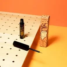 Delineador Líquido Cat Lovers Marrom Fino Alta Fixação Vegano Original Vizzela