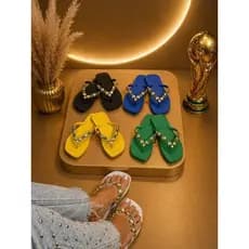 Chinelos havaianas originais customizadas com pedrarias Trevo