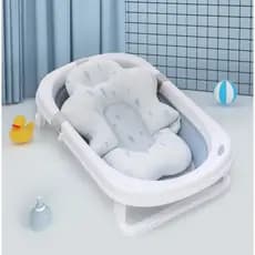 Tapete antiderrapante para banheira de bebê.