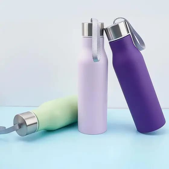 Garrafa 600ml de Plástico Portátil com Tampa e Alça