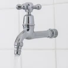 Torneira de Parede Longa em PVC Cromado Rosca 1/2" para Tanque, Jardim, Área de Serviço e Lavanderia