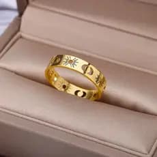 Monicoo Ouro Aço Inoxidável Oco Sol Lua Anel Feminino Colorfast Casal Anel