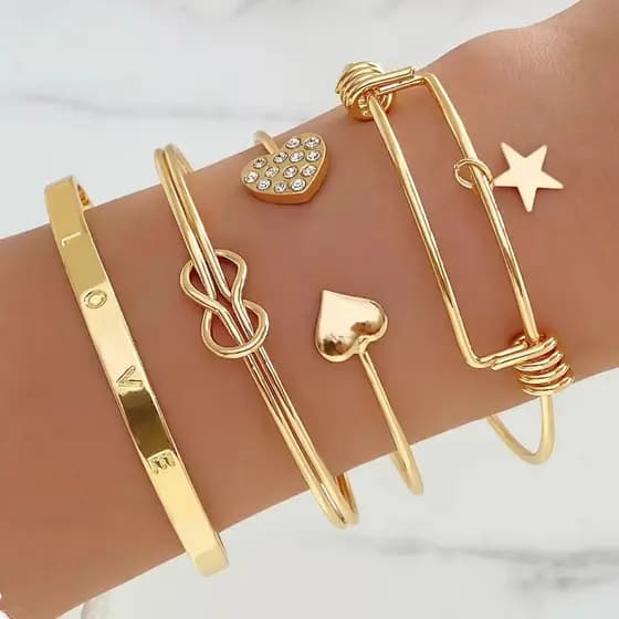 Kit 4 Pulseiras Douradas para Mulheres - Braceletes Stackable Moda com Coração, Estrela e Infinto