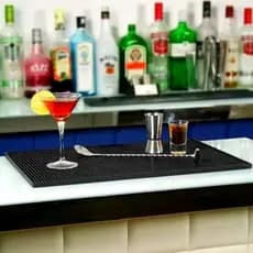 Tapete Escorredor de Louça 45x30 Emborrachado Antiderrapante para Secar Louça, Preparar Drinks Barmen e Protege Móveis