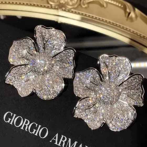 Brincos de Flor de Pétala Estilo Vintage Palace Hong Kong para Mulheres, Luxo Leve, Sensação de Alto Padrão, Brincos de
