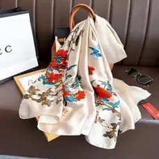 Lenço/Xale Feminino XH em Cetim de Seda com Estampa de Peônias, 90x180cm