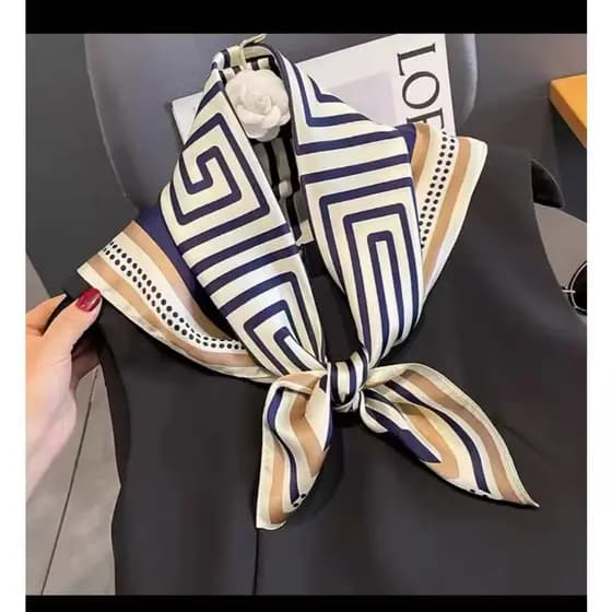 Lenço de seda fina 70x70,Listras azuis, textura acetinada, imitação de cetim, proteção solar,