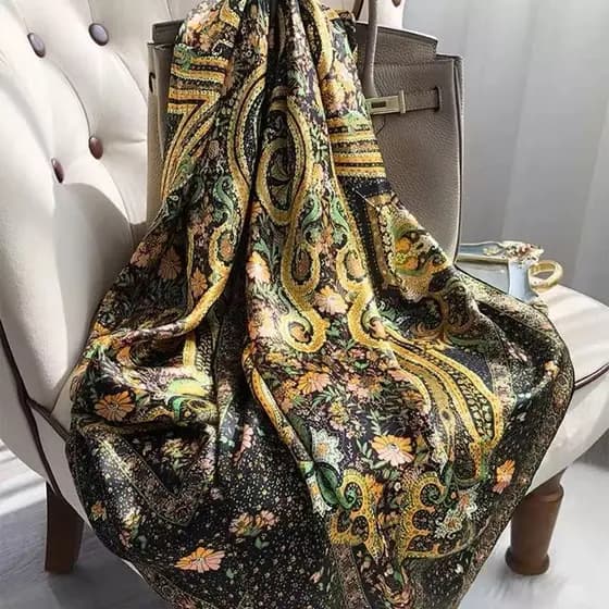 XH, Xale/Lenço Feminino Elegante, Tecido de Cetim de Seda, Fundo Preto com Estampa de Totem, 90x180cm