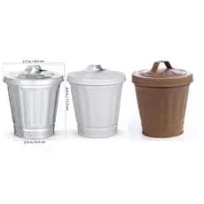 Mini Lixeira Metal Decorativa com Tampa – 9cm Estilo Clássico e Funcional