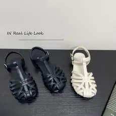 Sapatos franceses de couro macio retrô com alça cruzada oco ninho de pássaro 2026 sapatos de praia estilo nicho para men