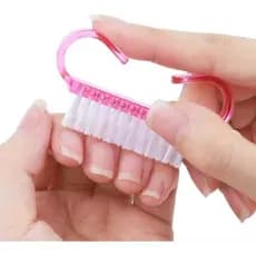 Kit 2/4/6/12 Un Escovinha Limpeza de Unhas Manicure Cabo Anatômico Deslizante de Plástico e Cerdas de Nylon