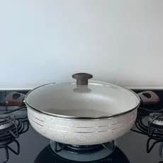 Panela Frigideira Antiaderente Wok Grande c/ Tampa de Vidro Caçarola Detalhes Pratas - Marfim