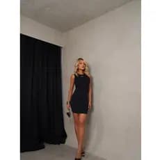 VESTIDO FEMININO JUSTO COM DETALHE METÁLICO – ELEGÂNCIA & PODER