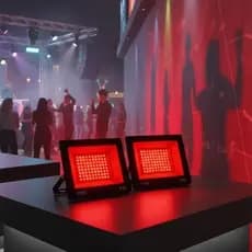 Linha de Refletores LED Vermelhos | Prova d'Água | Iluminação Cênica 50w e 100W