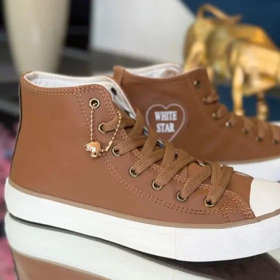 bota cano medio lançamento white star pingente