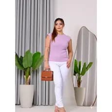 Blusa Feminina em Ribana Premium, com Manga Curta e Modelagem Básica que Valoriza o Corpo com Conforto e Estilo