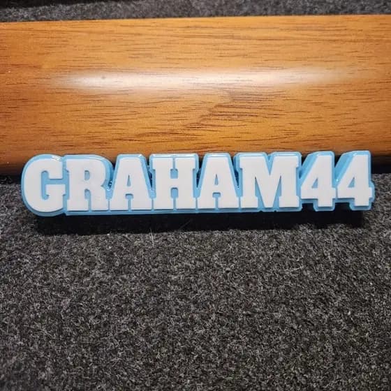 Letreiro GRAHAM 44 - Off Campus Série Prime Video para Decoração