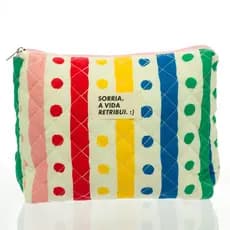 Necessaire Fofucha Matelassê Florie 25cm – Bolsa Organizadora Maquiagem e Viagem
