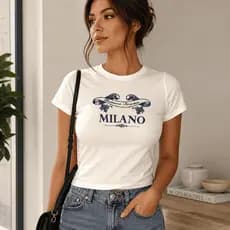 Camiseta Baby Look Feminina Casual Estampada Milano Estilo Retrô Clean Casual Corte Reto