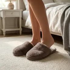 Pantufa Unissex Peluciada Quentinha Antiderrapante Confortável