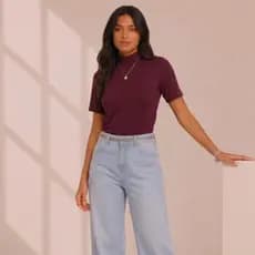 T-Shirt Gola Alta Feminina em Viscolycra Blusa Básica Confortável
