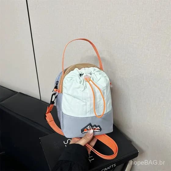 Nova bolsa transversal para esportes ao ar livre, design exclusivo 2026, bolsa leve para esportes e caminhadas.