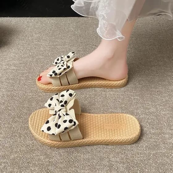 2025 versão coreana de alto valor arco sapatos de praia sandálias chinelos femininos de sola plana moda antiderrapante F