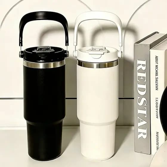 Garrafa Térmica de Água 900ml com Alça, Copo Termico Inox Parede Dupla, Tampa Flip, Mantém Quente e Frio
