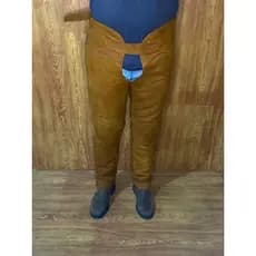 Calça de vaquejada em couro, com proteção em neoprene