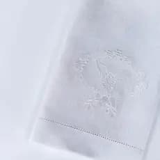 Toalha para Batizado Bordada Espírito Santo Cor Branco