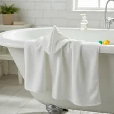 TOALHA DE BANHO BEBÊ COM CAPUZ 100% ALGODÃO COM TECNOLOGIA SOFTMAX POÁ BRANCO