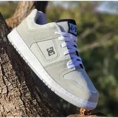 Tenis DC Masculino Skatista Court Graffik Unissex Preto Branco Anvil + LA Nova Linha 2024 Feminino Oferta