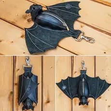 Bolsa de moedas em couro PU com estampa de morcego, equipada com chaveiro, design de carteira com zíper, adequada para c