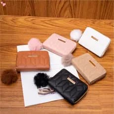 Carteira Feminina Pequena de Couro, Porta-Cartões de Crédito, Carteira Dobrável com Porta-Moedas e Decoração de Pom-Pom