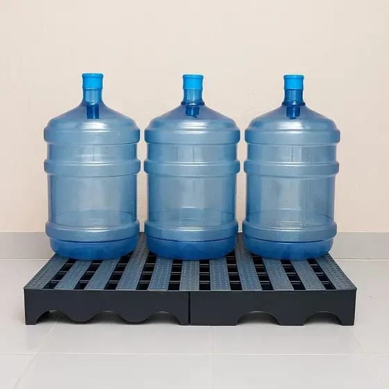 Pallet Piso Plástico Preto 50x50cm Estrado Vazado Encaixe Modular Resistente Drenagem Peso