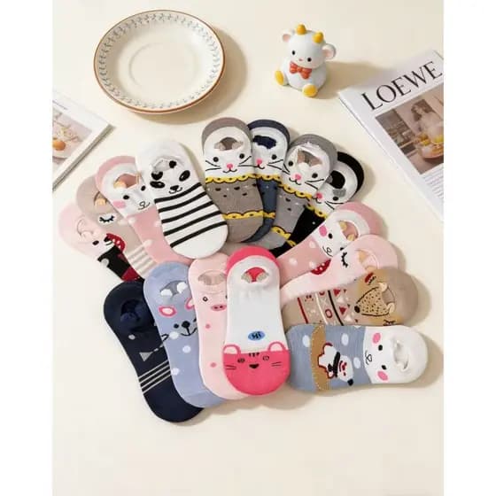 PACOTE COM 12 PARES DE MEIAS  FEMININAS FOFAS E ESTAMPADAS 35-40