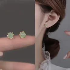 Nicho Design de moda Retro brincos Yang verde imitação Hetian Jade pequenos brincos All-Match mostrando temperamento Com