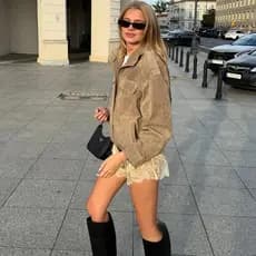 Jaqueta Bomber Feminina KONDALA em Camurça Elegante, Manga Longa, com Bolsos, Corte Reto e Solto, Moda Outono Inverno 20