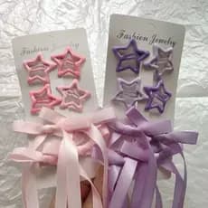 Presilha de Cabelo Estrela com Laço de Cetim Acessório Infantil Vibrante Perfeito para Looks de Show
