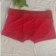 CUECA PRETA E RUBI, MODELAGEM ESTILOSA E CONFORTÁVEL, DISPONÍVEL NOS TAMANHOS P, M, G, GG E XG.