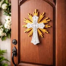 Crucifixo Cruz Decorativa com Raios Dourados Decoração Religiosa Parede ou Mesa Fé Cristã Católica