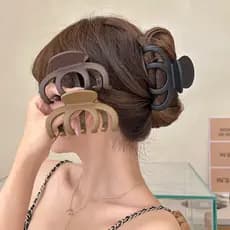 Kit 3 Presilhas de Cabelo Piranha Fosca Feminina Modelos Sortidos Cores Aleatórias para Coque e Penteado