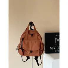 Mochila pequena leve na moda