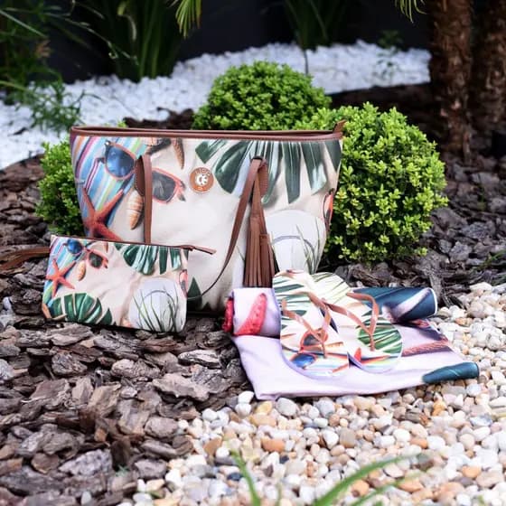 Kit Praia Completo com Bolsa, Toalha, Necessaire e Chinelo – Estampa Tropical, Material Resistente