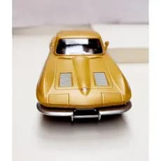 Miniatura Chevrolet Corvette Stingray RMZ Dourado Fosco 1963 Metal e Fricção.