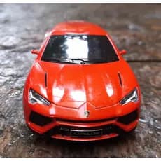 Miniatura Lamborghini Urus Laranja 1:38 Kinsmart Metal e Fricção.