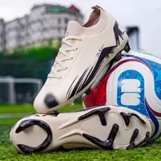 Chuteira Campo Merks Meinha Botinha Cano Baixo Grama Natural Futebol Leve Resistente Costurada Macia Com Travas